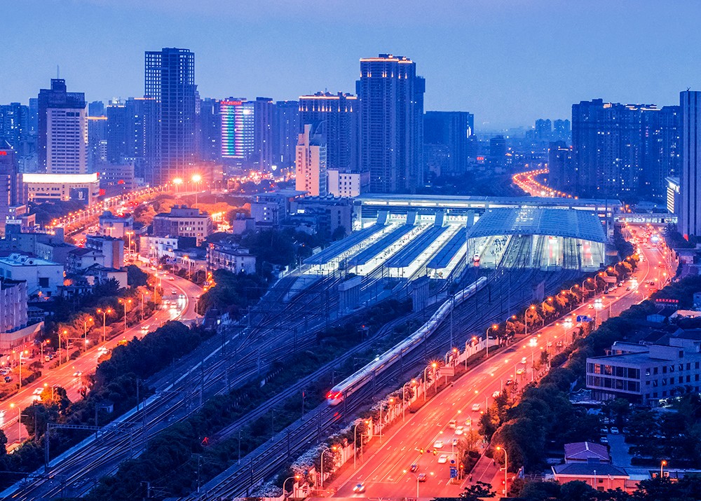 刘盘泉《无锡站夜景》塔影景苑楼顶.jpg