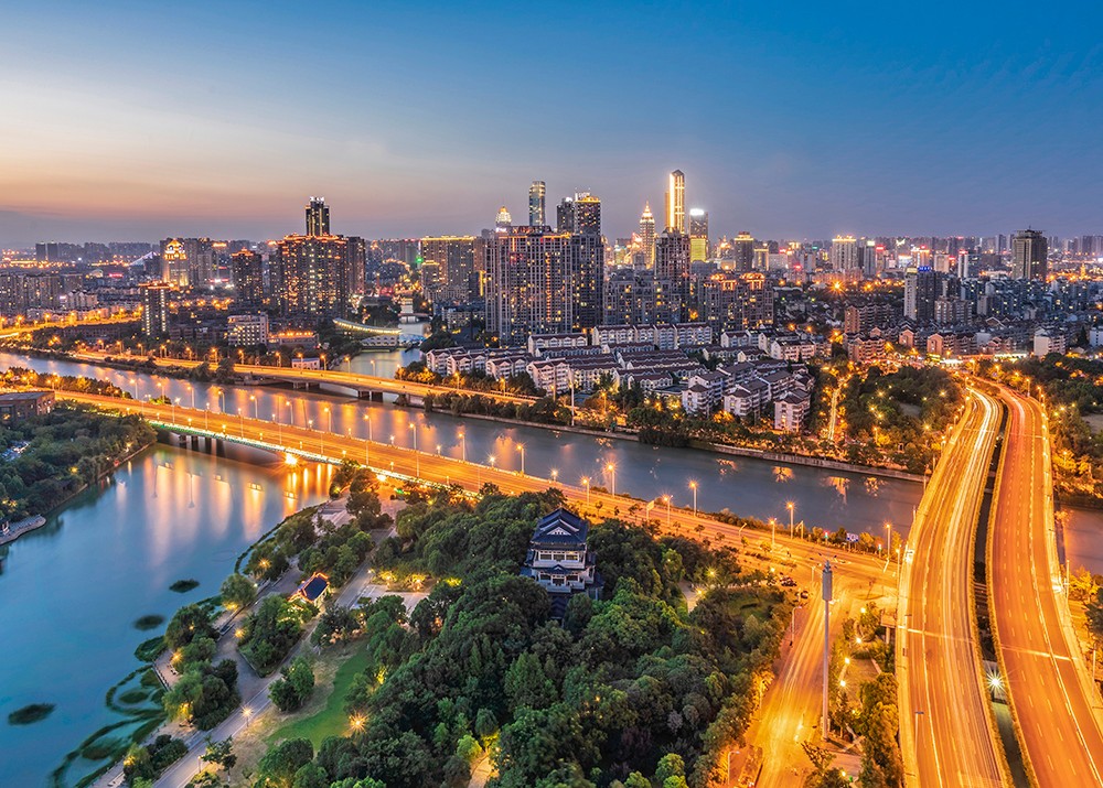 朱蕴玉《充满温情和水的城市》阳光城市花园.jpg